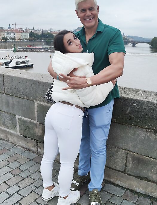 Curvy teen Willow Ryder has doggystyle sex after flaunting her big booty